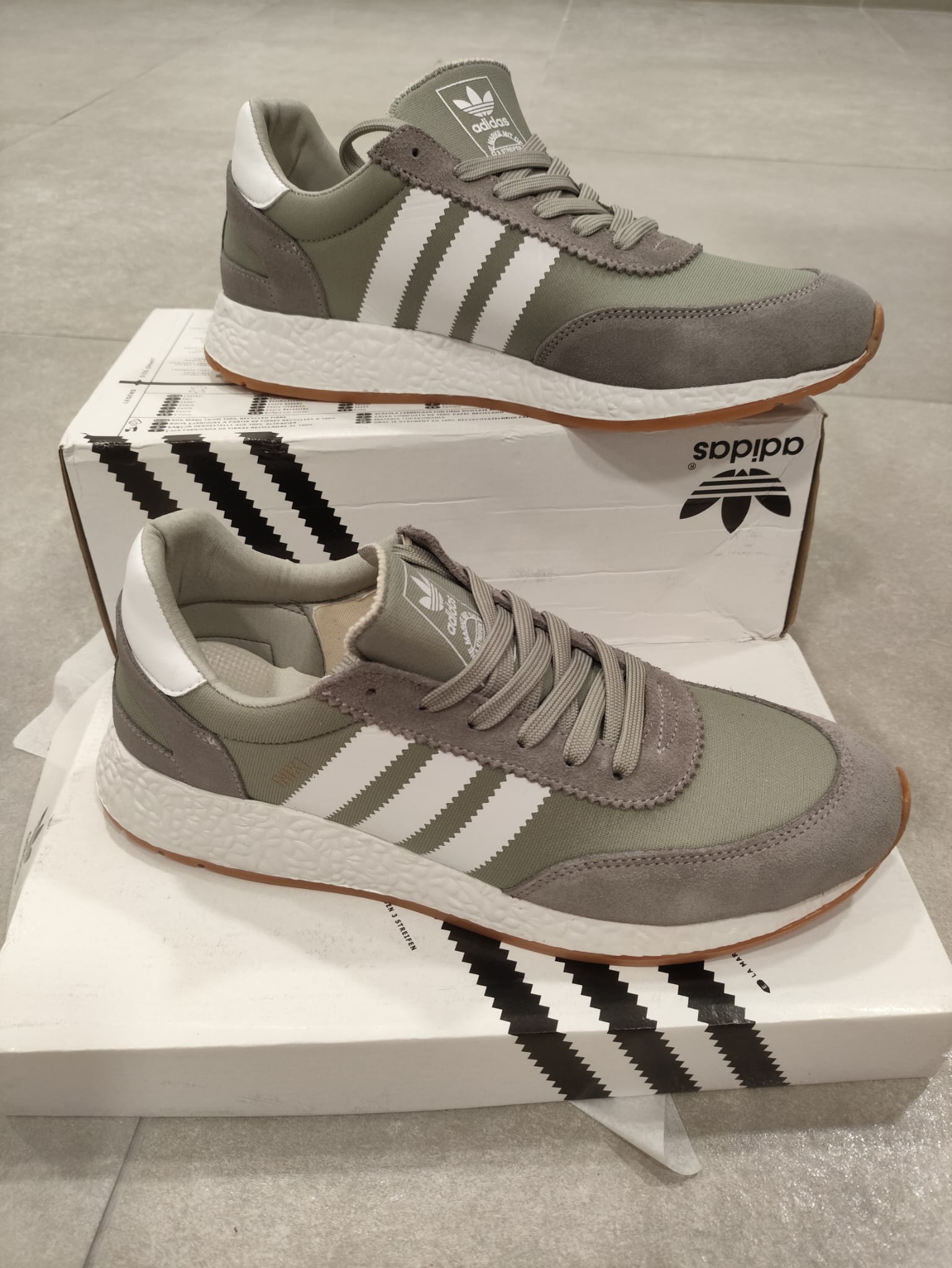 Adidas Iniki Gris