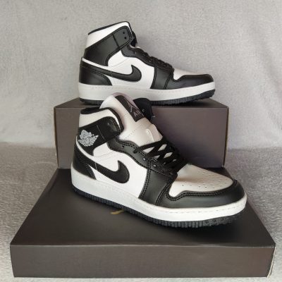 Nike Air Jordan Mid Negro con Blanco Ref:04