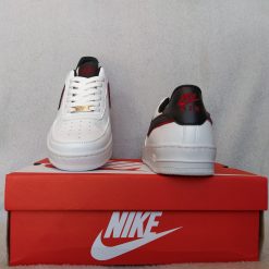 Nike Air Force Blanco con símbolo Negro y Rojo