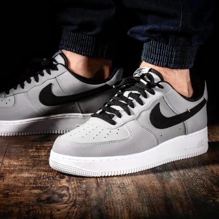 Solo 40 00 Nike Air Force Gris con Negro Calzado Barata