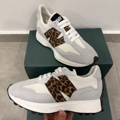 New Balance 327 blanco N color tigre