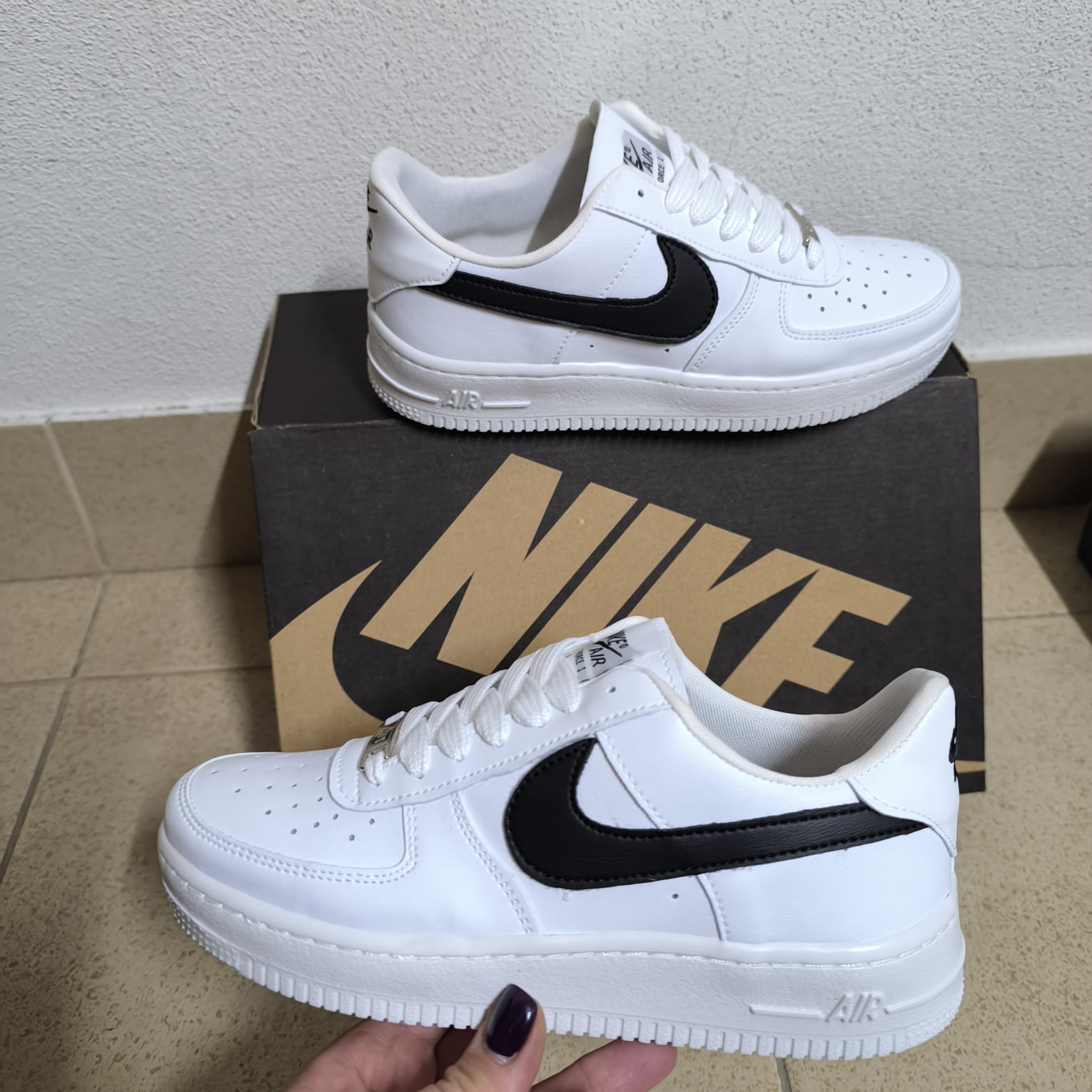 Nike Air Force - Blanco / símbolo Negro