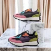 New Balance 327 multicolor con diseño retro