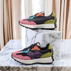 New Balance 327 multicolor con diseño retro