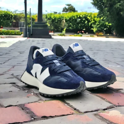 New Balance 327 azul con diseño retro